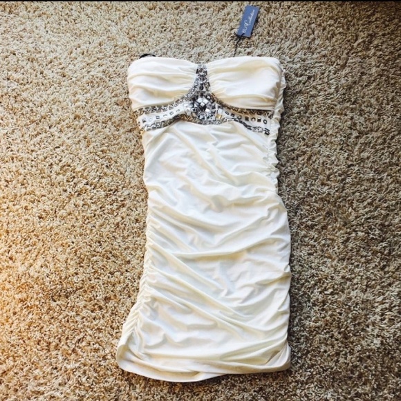 NWT WHITE STRAPLESS DRESS WITH RHINESTONES - Picture 1 of 7